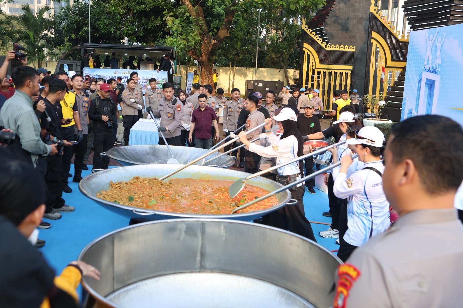 Dapur Jaga Jakarta di Tengah Lautan Warga CFD: Polri Hadir dengan Cara Terbaik