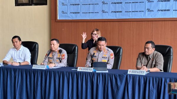 Kasat Reskrim Polres Metro Jakarta Pusat AKBP Roby Heri Saputra dalam rilis perkara Percetakan Mau Print di Polres Metro Jakarta Pusat, Jumat, 26 Juni 2026.