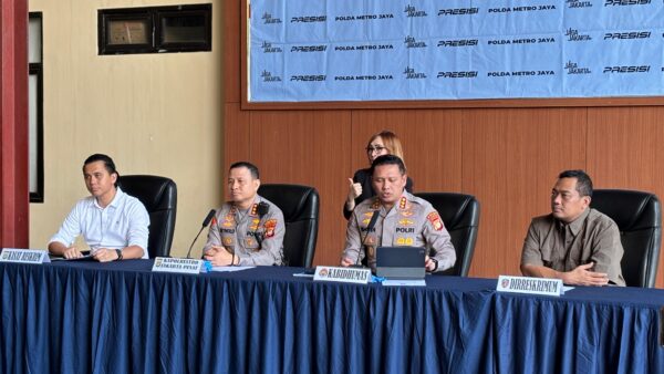 Kapolres Metro Jakarta Pusat Kombes Pol Reynold E.P. Hutagalung dalam rilis perkara Percetakan Mau Print di Polres Metro Jakarta Pusat, Jumat, 26 Juni 2026.