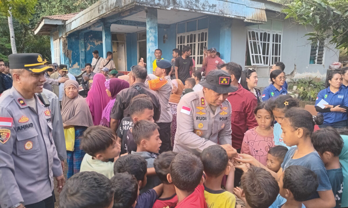 Polri Berikan Trauma Healing bagi Anak-Anak Terdampak Gempa Bumi di Ende
