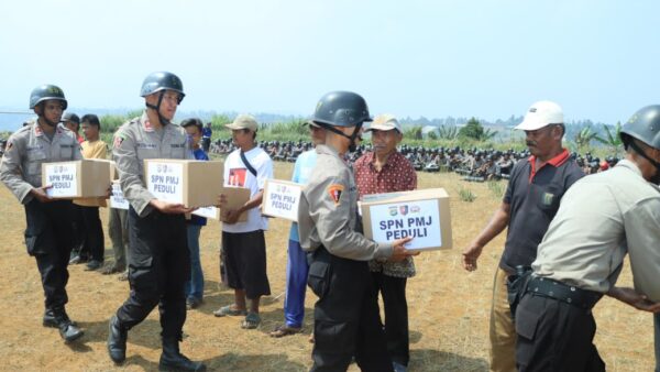 Melatih kepedulian Sosial saat Expedisi Darat Tupdasbhara Siswa Diktukba SPN PMJ Wujudkan Semangat Bhayangkara Peduli sosial