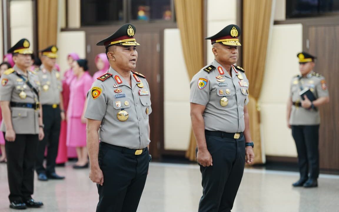 Wakapolda Metro Jaya, Irjen Pol. Dekananto Eko Purwono, S.I.K., M.H., saat ini resmi menyandang pangkat Inspektur Jenderal Polisi atau bintang dua.