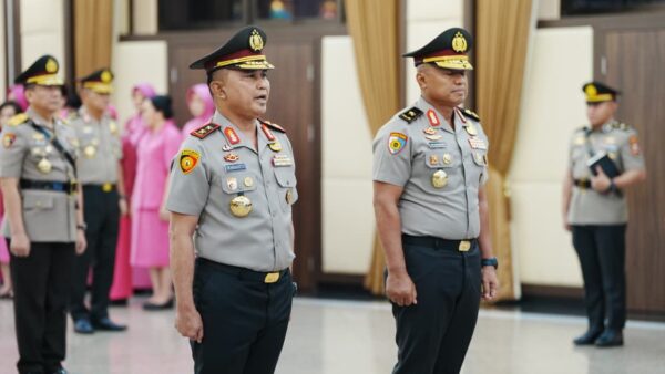 Wakapolda Metro Jaya, Irjen Pol. Dekananto Eko Purwono, S.I.K., M.H., saat ini resmi menyandang pangkat Inspektur Jenderal Polisi atau bintang dua.