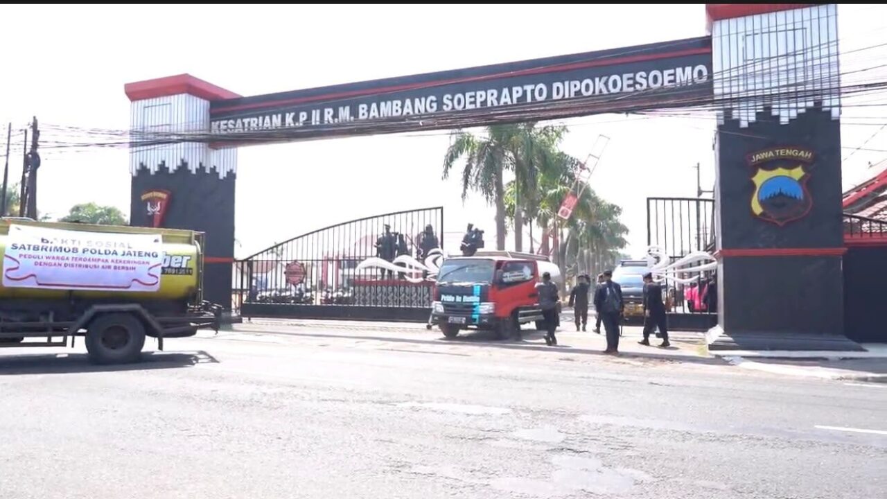 Brimob Jateng Salurkan 485 Ribu Liter Air Bersih untuk Warga Terdampak Kekeringan